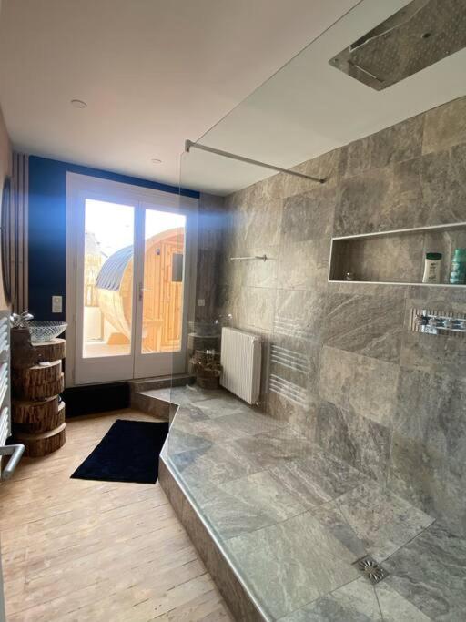 וויסטרהאם Spa Privatif Face Mer Riva Romantic & Spa מראה חיצוני תמונה