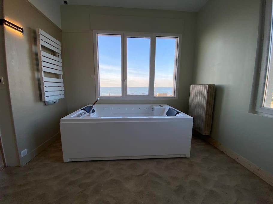 וויסטרהאם Spa Privatif Face Mer Riva Romantic & Spa מראה חיצוני תמונה
